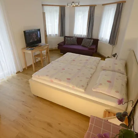 Gasthaus Zur Nixe 阿特湖畔施泰因巴赫